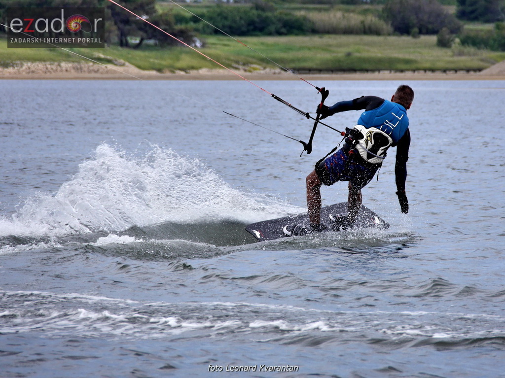 Kiteri guštali u refulima ninske bure Kiteri guštali u refulima ninske bure