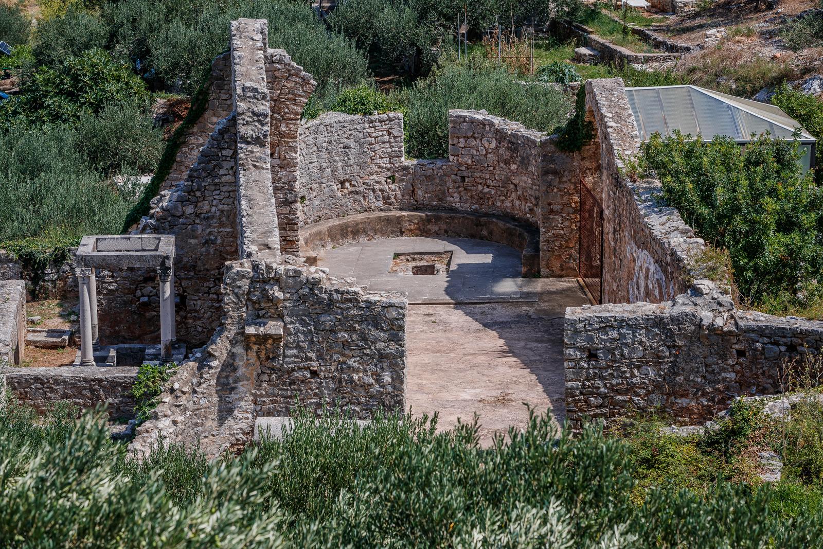 Uvala Lovrečina: Egzotična pješčana oaza na Braču u kojoj su uživali i stari Rimljani Uvala Lovrečina: Egzotična pješčana oaza na Braču u kojoj su uživali i stari Rimljani