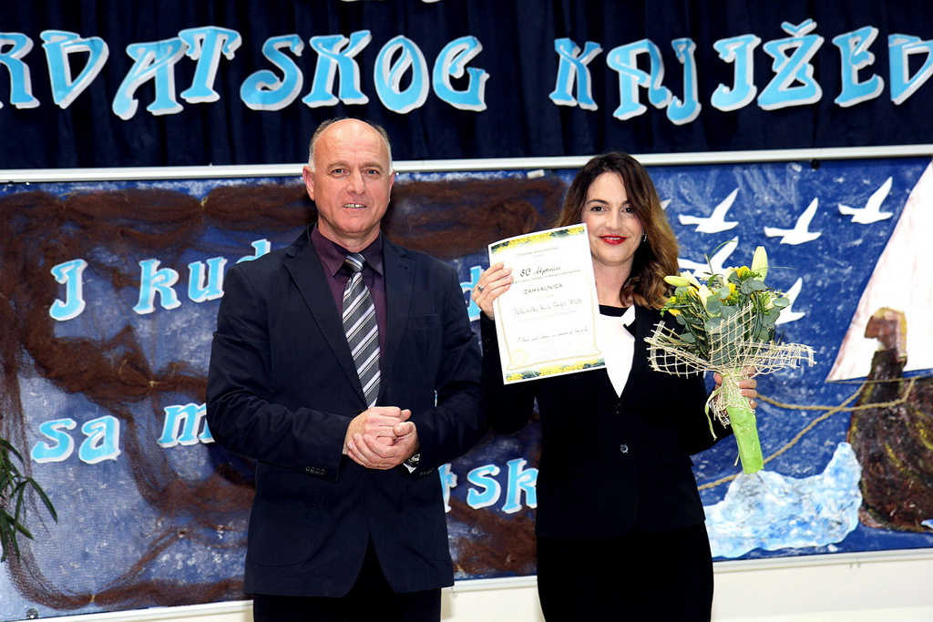 OŠ Smiljevac: Obilježena 50. godina Deklaracije o nazivu i položaju hrvatskoga jezika OŠ Smiljevac: Obilježena 50. godina Deklaracije o nazivu i položaju hrvatskoga jezika