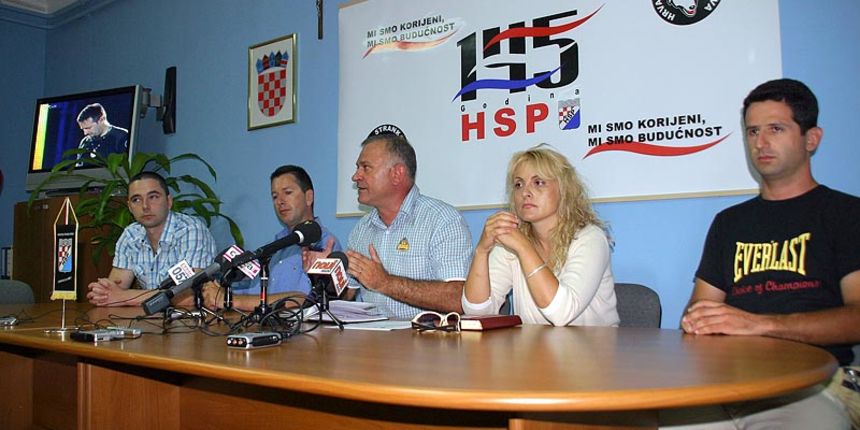 Pressica HSP-a 05.07.2007.
Osvrt na komentare i kritike na Thompsonv koncert i mladez koja je bila na koncertu! Pressica HSP-a 05.07.2007.
Osvrt na komentare i kritike na Thompsonv koncert i mladez koja je bila na koncertu!