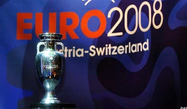 Pokal Henri Delaunay (Foto:euro2008.uefa.com)