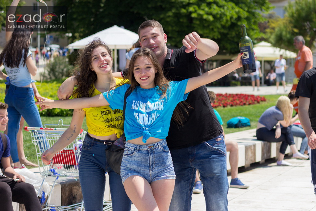 Ludijada zadarskih maturanata na Pozdravu suncu i Morskim orguljama