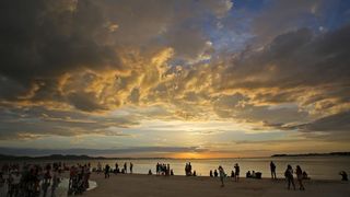 Zadrani i njihovi gosti jučer su mogli svjedociti nevjerojatnom zalasku sunca,
Photo: Filip Brala/PIXSELL Zadrani i njihovi gosti jučer su mogli svjedociti nevjerojatnom zalasku sunca,
Photo: Filip Brala/PIXSELL