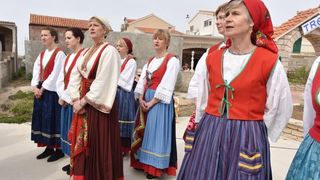 U betinskom brodogradilištu Ante Fržopa svečano je porinut novoizgrađeni tradicionalni murterski brod – leut pod imenom Orlić. Foto: Hrvoje JelavićIPIXSELL