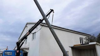 Postavljaju se reflektori na stadion biogradskog HNK Primorac Postavljaju se reflektori na stadion biogradskog HNK Primorac