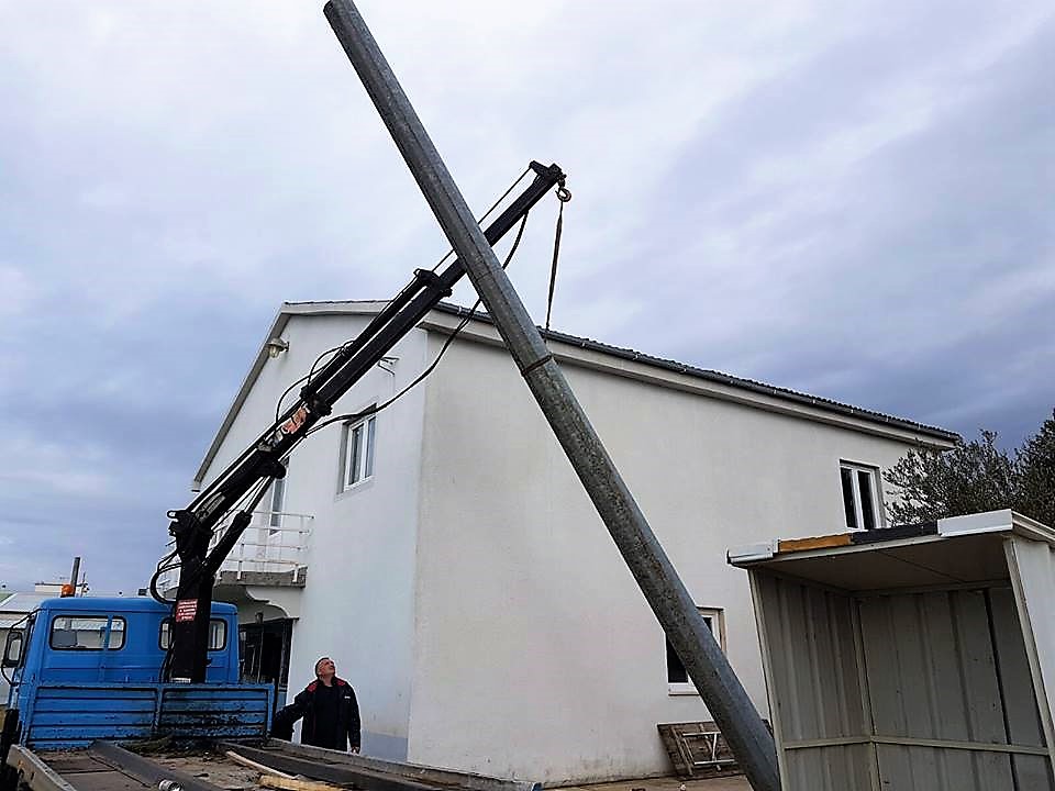 Postavljaju se reflektori na stadion biogradskog HNK Primorac Postavljaju se reflektori na stadion biogradskog HNK Primorac