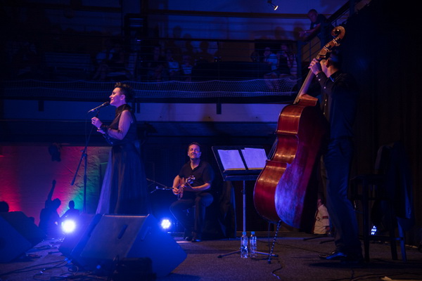 Veličanstvena Amira Medunjanin oduševila Zadrane u klubu Arsenal. Foto: Vinko Pešić Veličanstvena Amira Medunjanin oduševila Zadrane u klubu Arsenal. Foto: Vinko Pešić