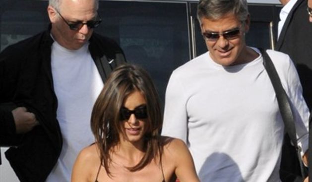 George Clooney uživa na filmskom festivalu u Veneciji u društvu djevojke, atraktivne Talijanke Elisabette Canalis  (Foto: Reuters)