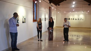 U galeriji Kninskog muzeja otvorena izložba slika “Autoportreti” Marine Ćorić