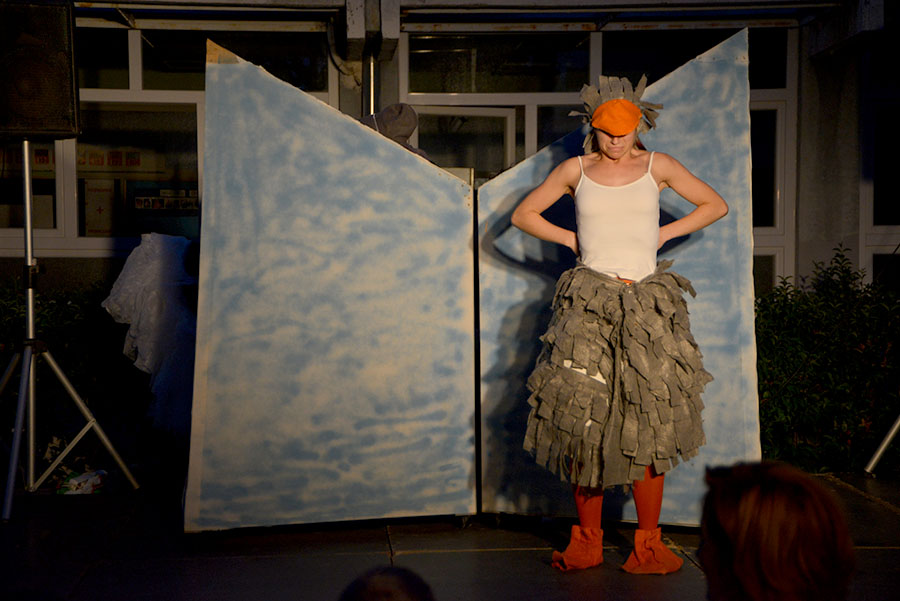 Ružno pače u izvedbi Dragon Teatra Ružno pače u izvedbi Dragon Teatra