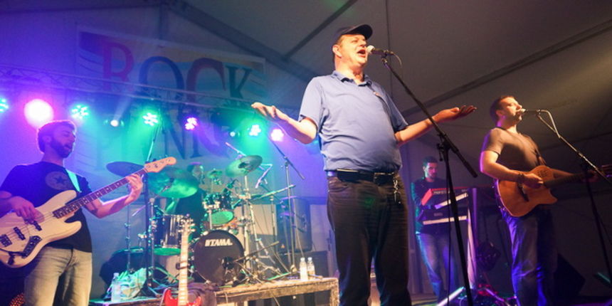 Zvuci klapske pjesme, riba na mnoštvo načina, sretna lica posjetitelja slika su ribljeg dana na prvom Jarun Piknik festivalu. Tomislav Bralić i klapa Intrade, Marijan Ban i Diktatori u Zagreb su donijeli dašak svježeg morskog zraka. Zvuci klapske pjesme, riba na mnoštvo načina, sretna lica posjetitelja slika su ribljeg dana na prvom Jarun Piknik festivalu. Tomislav Bralić i klapa Intrade, Marijan Ban i Diktatori u Zagreb su donijeli dašak svježeg morskog zraka.