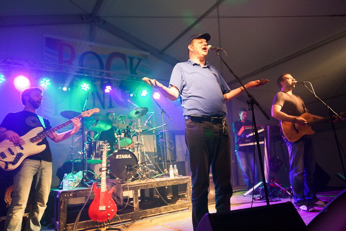 Zvuci klapske pjesme, riba na mnoštvo načina, sretna lica posjetitelja slika su ribljeg dana na prvom Jarun Piknik festivalu. Tomislav Bralić i klapa Intrade, Marijan Ban i Diktatori u Zagreb su donijeli dašak svježeg morskog zraka.