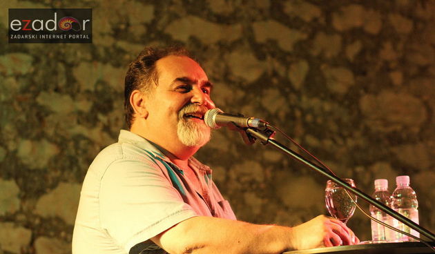 Večer komedije u Bibinjama: Željko Pervan i gosti na Trgu Sri sela