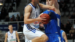 Zadar, 130413.
Dvorana Kresimira Cosica.
5. kolo A1 kosarkaske lige za prvaka izmedju KK Zadar i KK Kvarner.
Na fotografiji: detalj s utakmice; Ivanov (bijeli), Radic (plavi).
Foto: Luka Gerlanc / CROPIX Zadar, 130413.
Dvorana Kresimira Cosica.
5. kolo A1 kosarkaske lige za prvaka izmedju KK Zadar i KK Kvarner.
Na fotografiji: detalj s utakmice; Ivanov (bijeli), Radic (plavi).
Foto: Luka Gerlanc / CROPIX