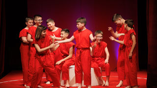 Igrajmo se: Zabranjeno mlađima od 15 strana A