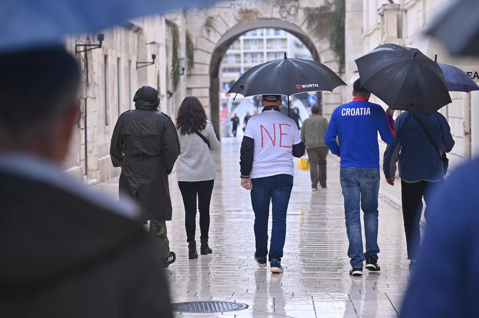 U Zadru novi prosvjed protiv covid potvrda