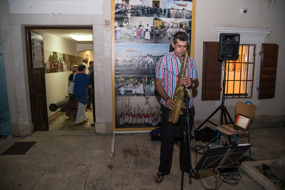 Otvorenje izložbe fotografija “Biogradske procesije” Vinka Pešića Otvorenje izložbe fotografija “Biogradske procesije” Vinka Pešića