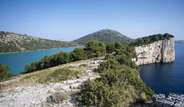 Dugi otok: đir uz klifove do lokalita Skrača u Parku prirode Telašćica