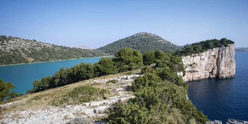Dugi otok: đir uz klifove do lokalita Skrača u Parku prirode Telašćica