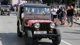 Knin: Mimohod motocikala i starodobnih vojnih vozila