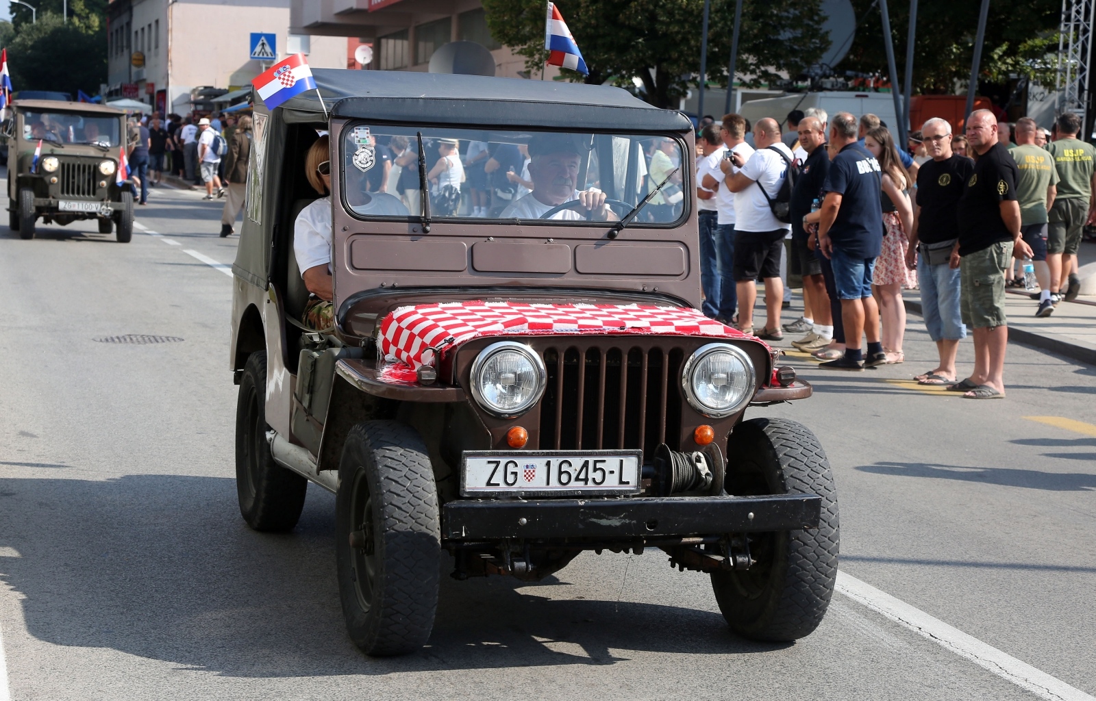 Knin: Mimohod motocikala i starodobnih vojnih vozila