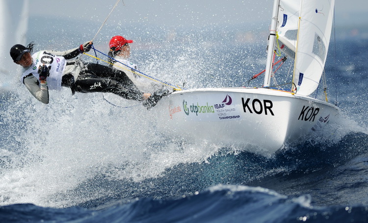 Zadar, 140711.
ISAF svjetsko juniorsko prvenstvo
Zadar 2011, 07.-15. srpanj 2011.
Osmi je dan svjetskog prvenstva u jedrenju koje se odrzava u organizaciji jedrlicarskog kluba Uskok. Danasnji dan obiljezio je jak vjetar s juga sto je napokon omogucilo j Zadar, 140711.
ISAF svjetsko juniorsko prvenstvo
Zadar 2011, 07.-15. srpanj 2011.
Osmi je dan svjetskog prvenstva u jedrenju koje se odrzava u organizaciji jedrlicarskog kluba Uskok. Danasnji dan obiljezio je jak vjetar s juga sto je napokon omogucilo j