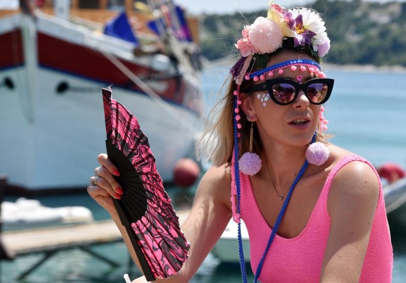 Posljednji dan Love International Festivala u Tisnom privukao je veliki broj mladih iz cijele Europe, a najviče iz Velike Britanije. Photo: Hrvoje Jelavić/PIXSELL Posljednji dan Love International Festivala u Tisnom privukao je veliki broj mladih iz cijele Europe, a najviče iz Velike Britanije. Photo: Hrvoje Jelavić/PIXSELL