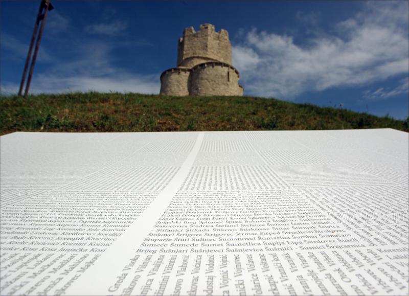 26.06.2013., Nin – Predstavljanje naslovnice, vizualnog identiteta i kreativnog tima najveceg kataloga na svijetu Neodoljiva Hrvatska, pored krunidbene crkve svetog Nikole u Ninu. Photo: Zeljko Mrsic/PIXSELL 26.06.2013., Nin – Predstavljanje naslovnice, vizualnog identiteta i kreativnog tima najveceg kataloga na svijetu Neodoljiva Hrvatska, pored krunidbene crkve svetog Nikole u Ninu. Photo: Zeljko Mrsic/PIXSELL