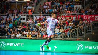 U doista sjajnoj atmosferi koju je stvorilo oko 5000 navijača iz cijele Hrvatske, naši su rukometni reprezentativci remizirali sa Švedskom i to s rezultatom 25-25. Bila je to ‘kaubojima’ pretposljednja pripremna utakmica uoči Olimpijskih igara