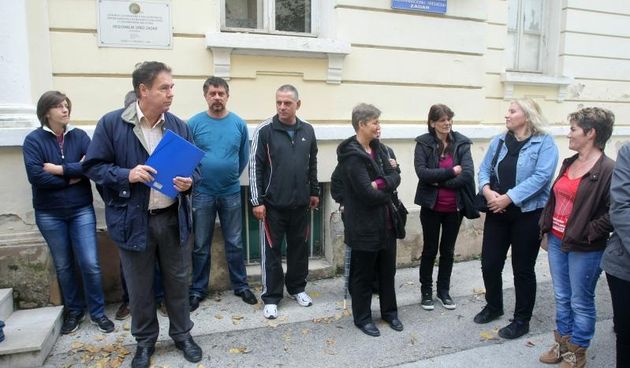 Zadar – Isped Doma sindikata radnici nekadasnjeg SAS Vektor-a odrzali su prosvjed. Photo: Dino Stanin/PIXSELL