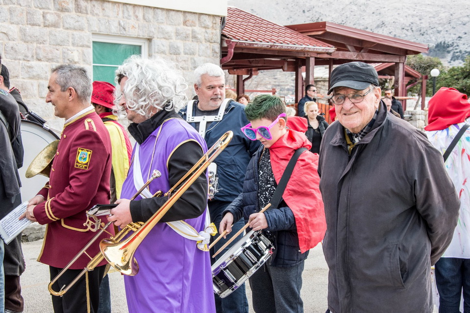 Paški zimski karneval 2017.- Maškarane skupine u karnevalskoj povorci Paški zimski karneval 2017.- Maškarane skupine u karnevalskoj povorci