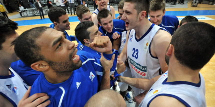 Zadar, 260513.
Dvorana Kresimira Cosica.
3. polufinalna utakmica prvenstva Hrvatske izmedju KK Zadar i KK Cedevita.
Na fotografiji: slavlje Zadrana.
Foto: Luka Gerlanc / CROPIX Zadar, 260513.
Dvorana Kresimira Cosica.
3. polufinalna utakmica prvenstva Hrvatske izmedju KK Zadar i KK Cedevita.
Na fotografiji: slavlje Zadrana.
Foto: Luka Gerlanc / CROPIX