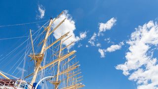 Velicanstveni jedrenjak Royal Clipper na Pozdravu suncu Velicanstveni jedrenjak Royal Clipper na Pozdravu suncu