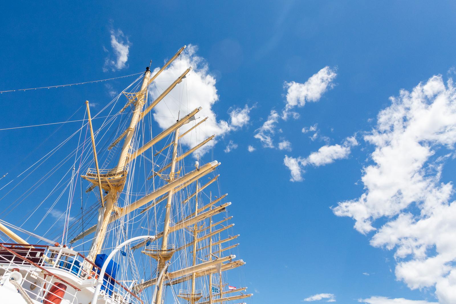 Velicanstveni jedrenjak Royal Clipper na Pozdravu suncu Velicanstveni jedrenjak Royal Clipper na Pozdravu suncu