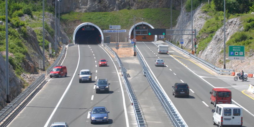 Zadar, 300509.
Danas je na odmoristu Marune odrzana svecanost otvaranja tunela Mala Kapela i Sv.Rok. Svecanosti su prisustvovali : Stipe Zrilic, Mario Lovricevic, Jurica Prskalo, Bozidar Kalmeta, Darko Milinovic, Zdravko Livakovic, Zvonimir Vrancic.
Foto: