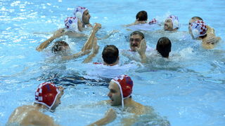London, 120812.
Vaterpolo Arena.
Hrvatska muska vaterpolo reprezentacija igra finalnu utakmicu protiv Italije tijekom Olimpijskih Igara u Londonu.
Na fotografiji: Hrvatska je osvojila zlatnu medalju.
Foto: Drago Sopta / CROPIX London, 120812.
Vaterpolo Arena.
Hrvatska muska vaterpolo reprezentacija igra finalnu utakmicu protiv Italije tijekom Olimpijskih Igara u Londonu.
Na fotografiji: Hrvatska je osvojila zlatnu medalju.
Foto: Drago Sopta / CROPIX