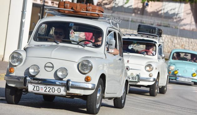 Primošten: Defile sudionika 2. Međunarodnog Fićo skupa Šibenik 2018.