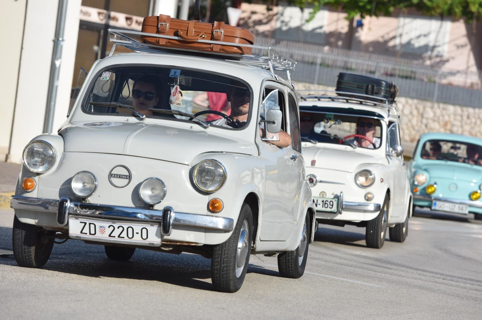 Primošten: Defile sudionika 2. Međunarodnog Fićo skupa Šibenik 2018. Primošten: Defile sudionika 2. Međunarodnog Fićo skupa Šibenik 2018.