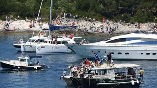 Premantura: Admiralski brod Vis potopljen kako bi postao ronilačka atrakcija. Photo: Duško Marušić/PIXSELL