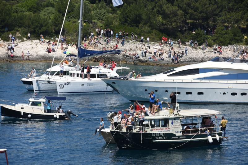Premantura: Admiralski brod Vis potopljen kako bi postao ronilačka atrakcija. Photo: Duško Marušić/PIXSELL