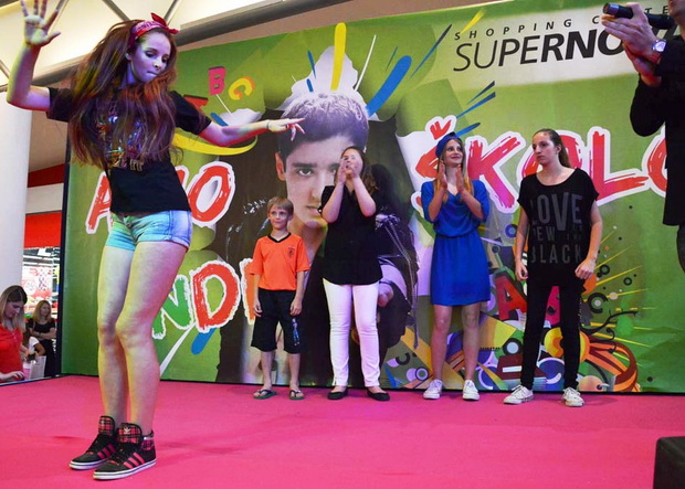 Supernova: Adio školo uz uručenje nagradnog automobila Audi A 1 i velike donacije u visini 50.000 kn HCK-u Supernova: Adio školo uz uručenje nagradnog automobila Audi A 1 i velike donacije u visini 50.000 kn HCK-u