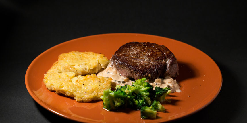 Biftek u umaku od zelenog papra i  brokula na smeđem maslacu 321kuhaj hrana