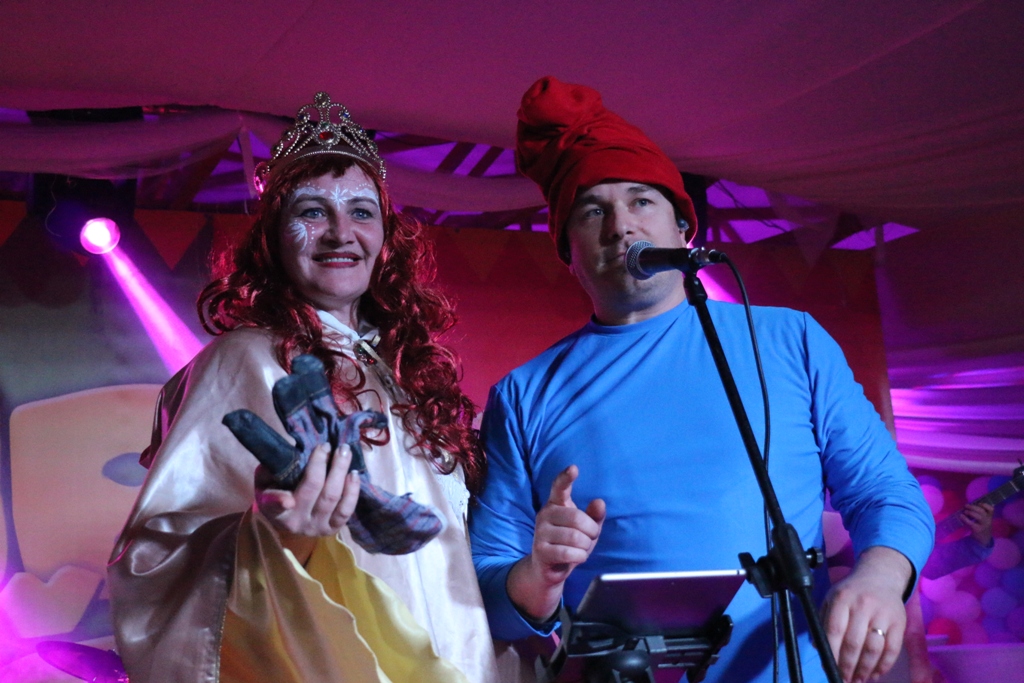 Virske maškare: Nedjelja u znaku zvijezdice Meri, Tota i Tempo Banda