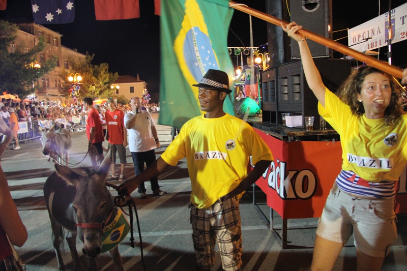 Tisno: 6. Međunarona “Trka tovarov”, Foto: Edin Kadić Tisno: 6. Međunarona “Trka tovarov”, Foto: Edin Kadić