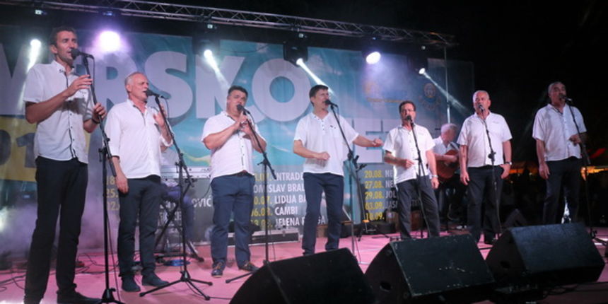 Virsko ljeto 2016: Tomislav Bralić i klapa Intrade oduševili 12 tisuća obožavatelja na virskoj rivi Virsko ljeto 2016: Tomislav Bralić i klapa Intrade oduševili 12 tisuća obožavatelja na virskoj rivi