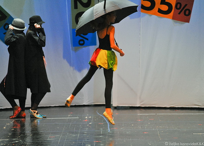 Plesna udruga Gesta: Božićni šoping u SuperOvoj, Foto: Željko Karavida Plesna udruga Gesta: Božićni šoping u SuperOvoj, Foto: Željko Karavida