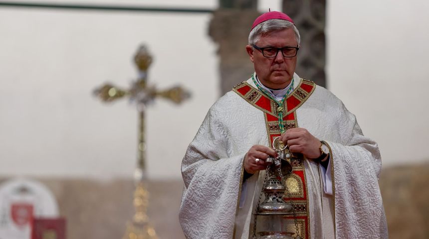 Nadbiskup Milan Zgrablić predvodio je misu na Božić u katedrali svete Stošije Nadbiskup Milan Zgrablić predvodio je misu na Božić u katedrali svete Stošije