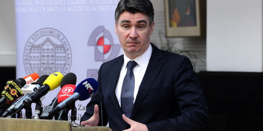 Zagreb, 230413.
Fakultet Elektrotehnike.
Unska 3.
Predsjednik Vlade Zoran Milanovic i potpredsjednik Vlade i ministar regionalnoga razvoja i fondova Europske unije Branko Grcic posjetili su Fakultet elektrotehnike i racunarstva Sveucilista u Zagrebu (FER) Zagreb, 230413.
Fakultet Elektrotehnike.
Unska 3.
Predsjednik Vlade Zoran Milanovic i potpredsjednik Vlade i ministar regionalnoga razvoja i fondova Europske unije Branko Grcic posjetili su Fakultet elektrotehnike i racunarstva Sveucilista u Zagrebu (FER)