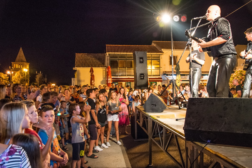 Tamburaški sastav Gazde u Povljani Tamburaški sastav Gazde u Povljani