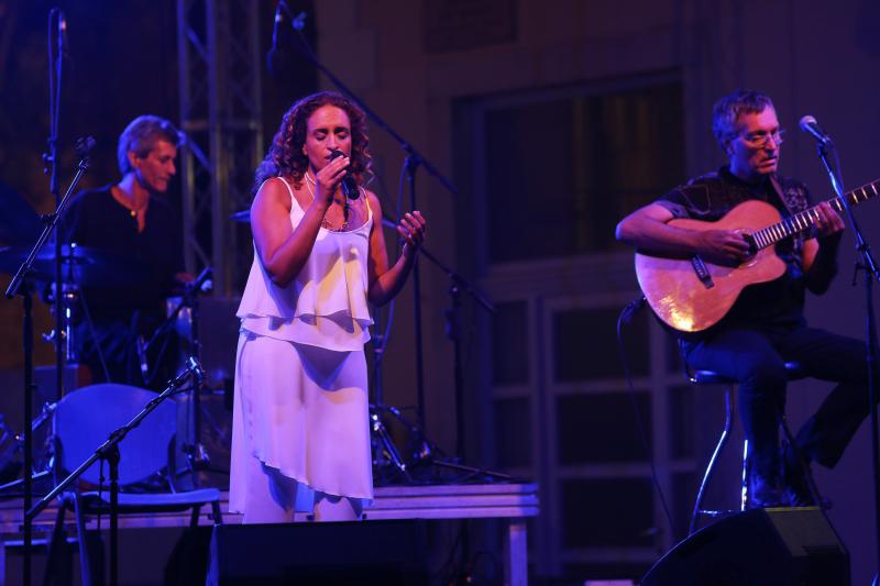 Opis 04.07.2014., Zadar – Na poljani Sime Budinica odrzan je koncert izraelske dive Noe i Love Medicine Banda. Photo: Filip Brala/PIXSELL Autor Filip Brala/PIXSELL Ključne riječi koncert, Noa, concert, konzert, Achinoam Nini, pjevacica, izraelska pjev Opis 04.07.2014., Zadar – Na poljani Sime Budinica odrzan je koncert izraelske dive Noe i Love Medicine Banda. Photo: Filip Brala/PIXSELL Autor Filip Brala/PIXSELL Ključne riječi koncert, Noa, concert, konzert, Achinoam Nini, pjevacica, izraelska pjev